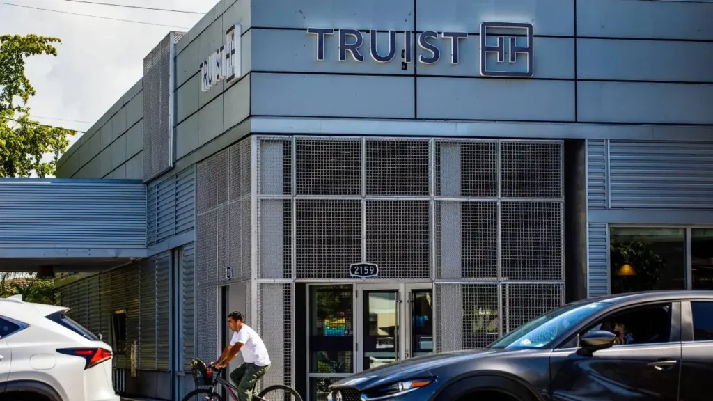 Truist Bank Near Me: Find Your Nearest Branch and Services